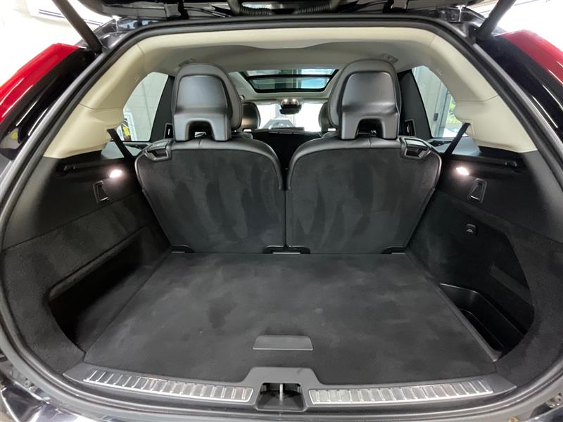 2022 VOLVO XC90 MOMENTUM
