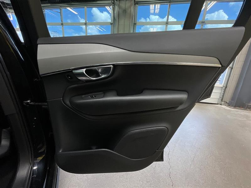 2022 VOLVO XC90 MOMENTUM