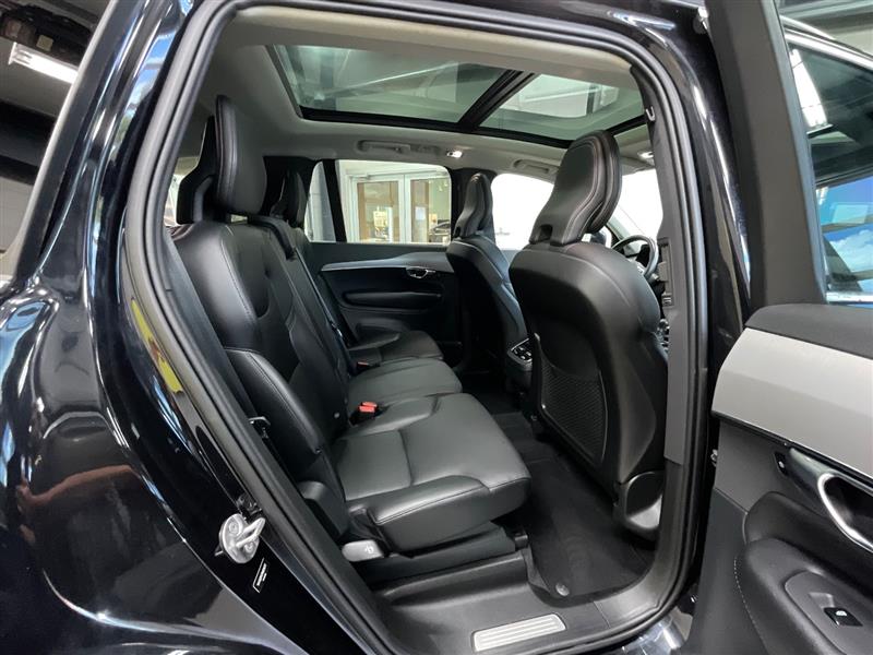 2022 VOLVO XC90 MOMENTUM