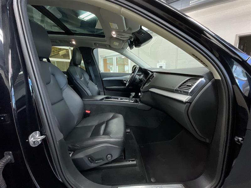 2022 VOLVO XC90 MOMENTUM