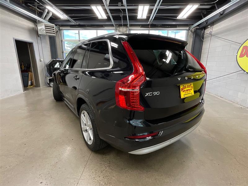2022 VOLVO XC90 MOMENTUM
