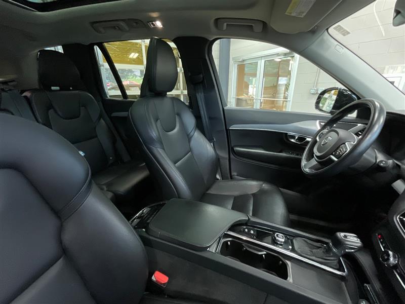 2022 VOLVO XC90 MOMENTUM