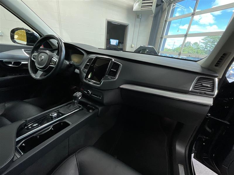 2022 VOLVO XC90 MOMENTUM
