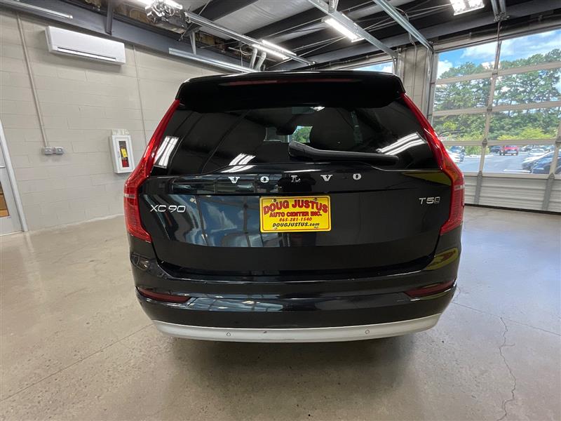 2022 VOLVO XC90 MOMENTUM