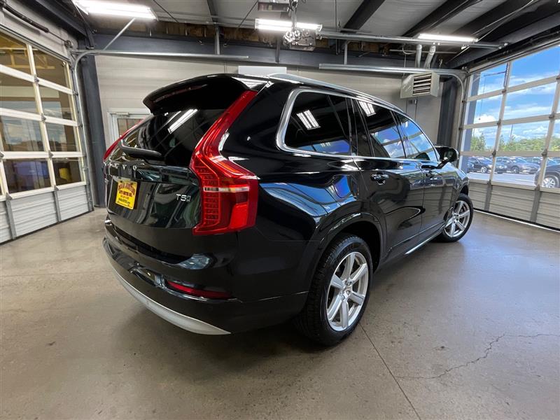 2022 VOLVO XC90 MOMENTUM