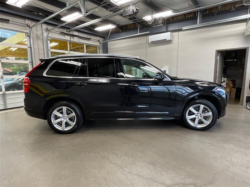 2022 VOLVO XC90 MOMENTUM