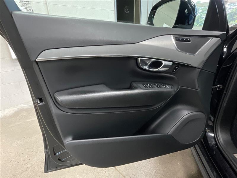 2022 VOLVO XC90 MOMENTUM
