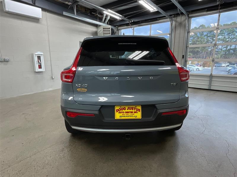 2021 VOLVO XC40 MOMENTUM