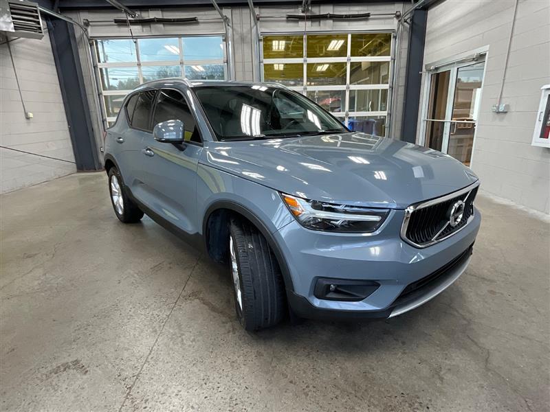 2021 VOLVO XC40 MOMENTUM