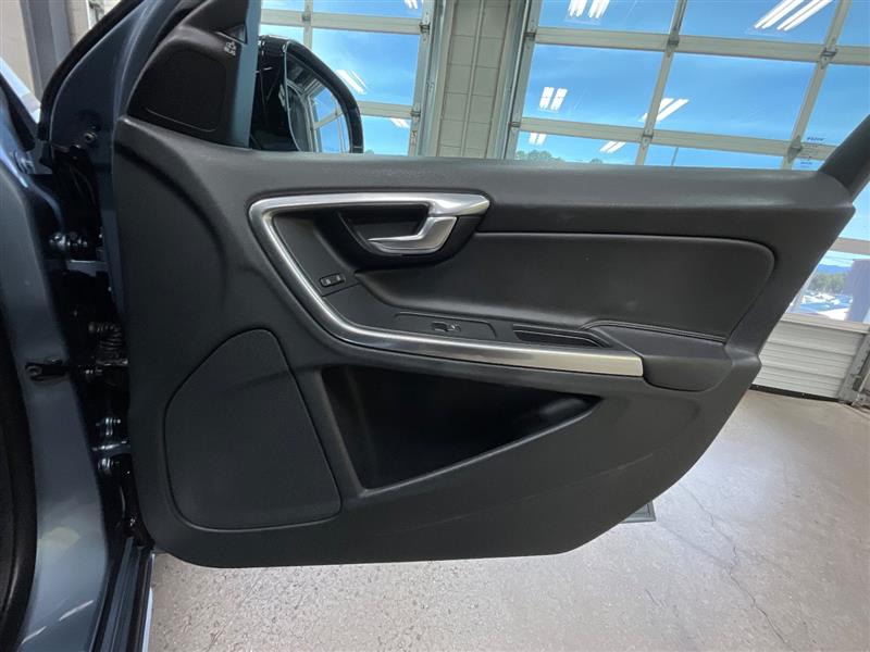 2017 VOLVO V60 CROSS COUNTRY 