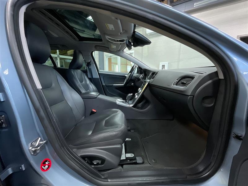 2017 VOLVO V60 CROSS COUNTRY 