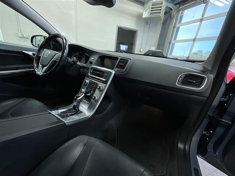 2017 VOLVO V60 CROSS COUNTRY 