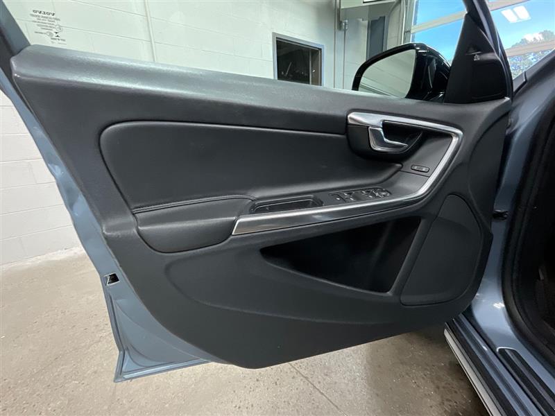 2017 VOLVO V60 CROSS COUNTRY 