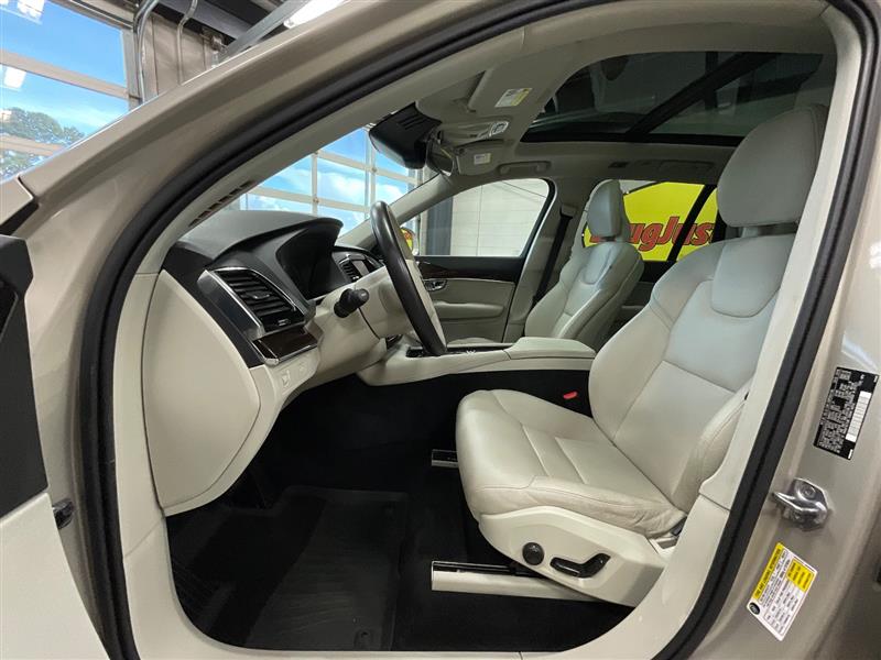 2016 VOLVO XC90 T6 MOMENTUM