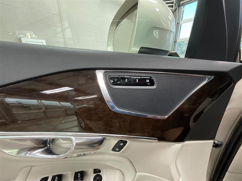 2016 VOLVO XC90 T6 MOMENTUM