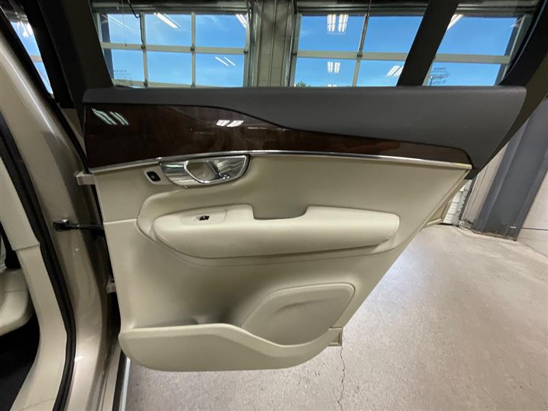 2016 VOLVO XC90 T6 MOMENTUM