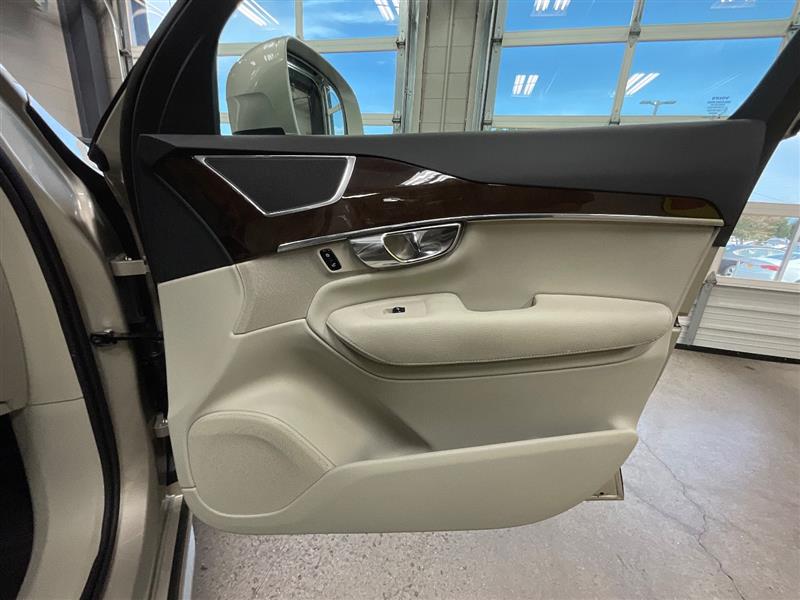 2016 VOLVO XC90 T6 MOMENTUM