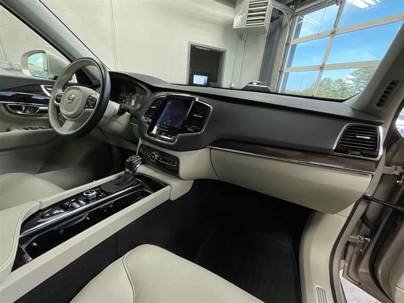2016 VOLVO XC90 T6 MOMENTUM
