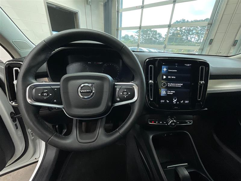 2022 VOLVO XC40 