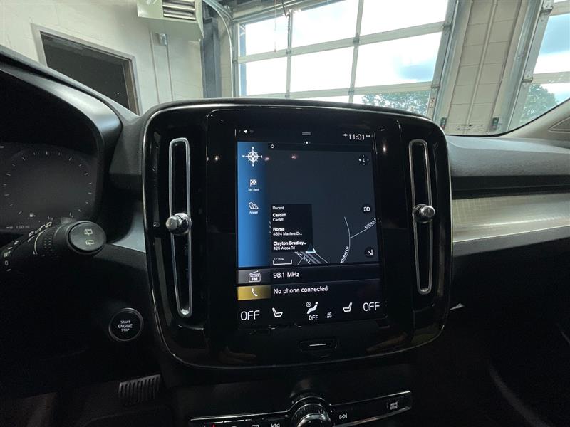 2022 VOLVO XC40 