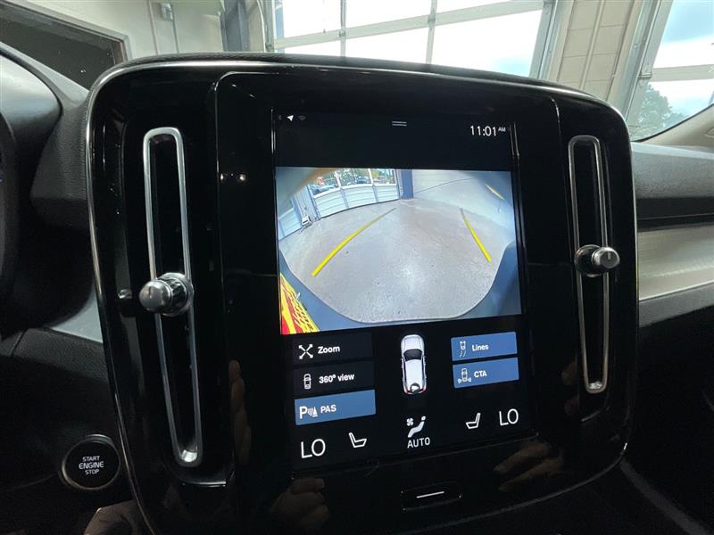 2022 VOLVO XC40 