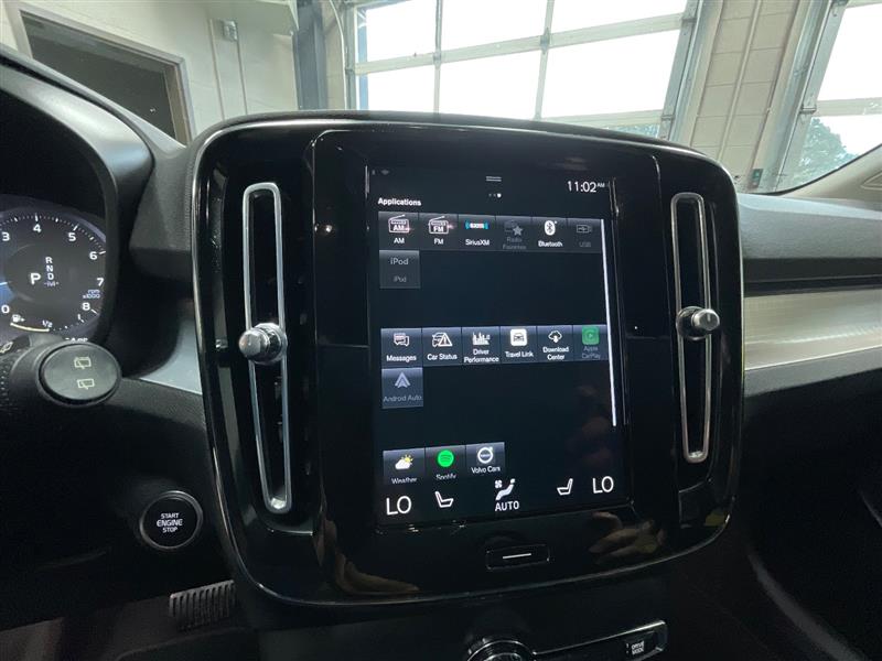 2022 VOLVO XC40 