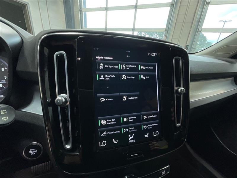 2022 VOLVO XC40 
