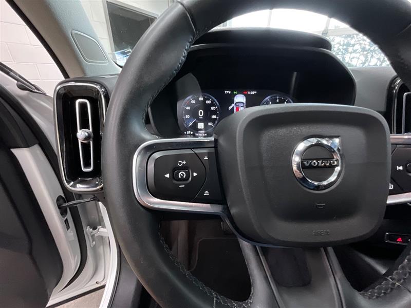 2022 VOLVO XC40 