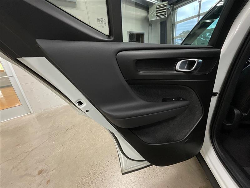 2022 VOLVO XC40 