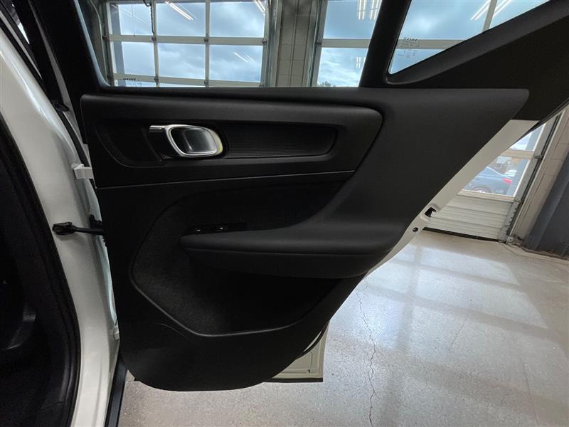 2022 VOLVO XC40 