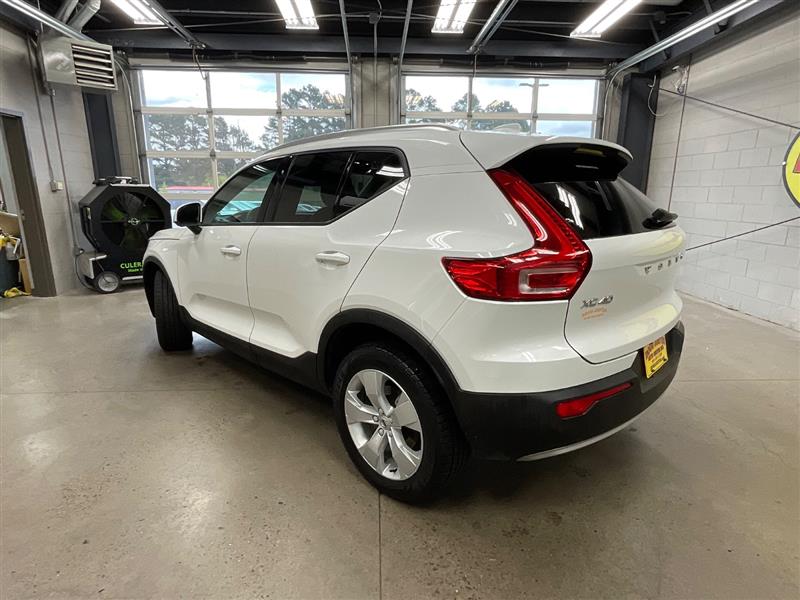 2022 VOLVO XC40 
