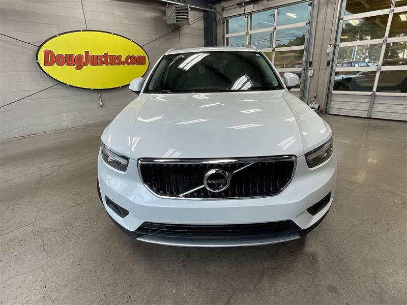 2022 VOLVO XC40 