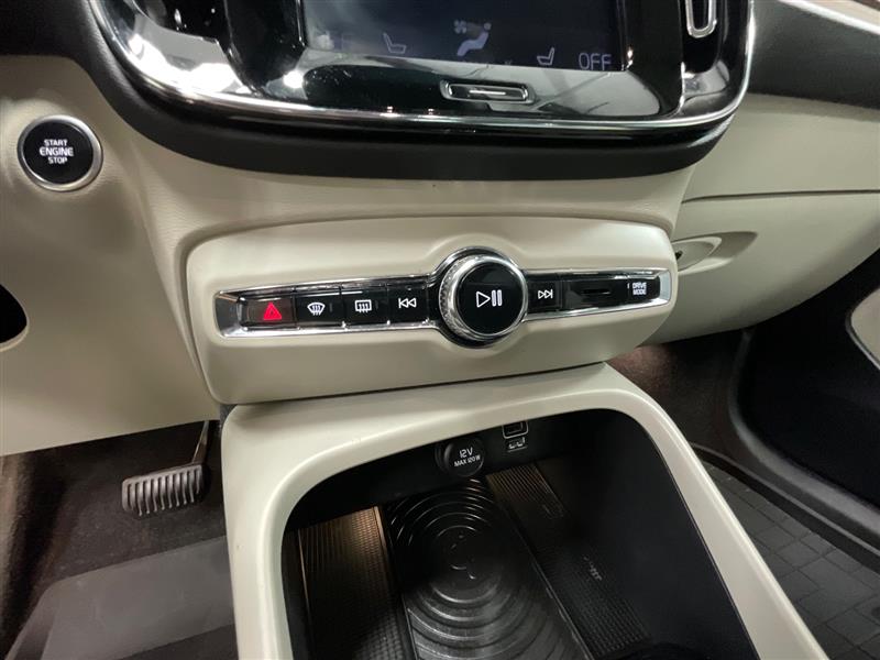 2019 VOLVO XC40 MOMENTUM