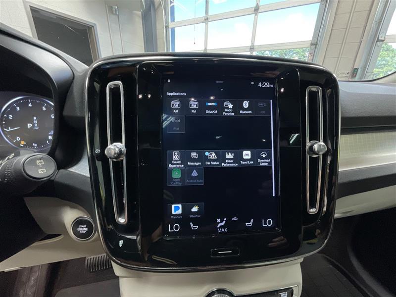 2019 VOLVO XC40 MOMENTUM
