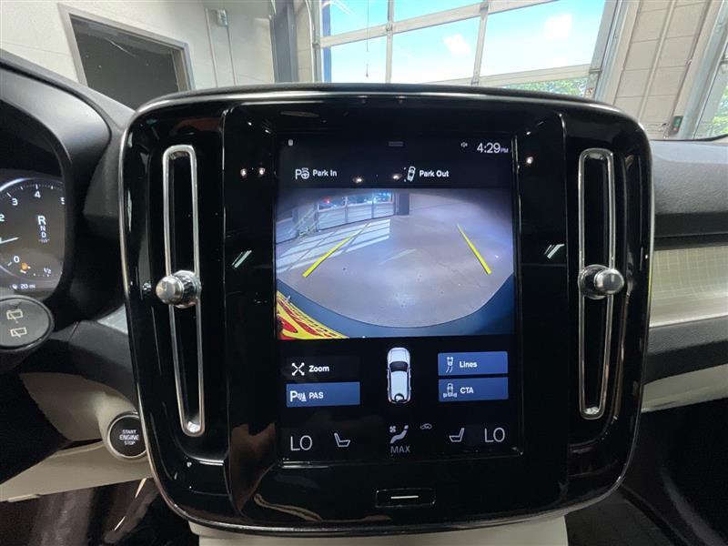 2019 VOLVO XC40 MOMENTUM