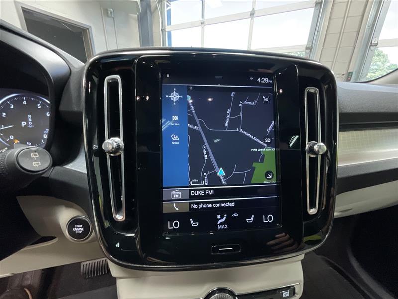 2019 VOLVO XC40 MOMENTUM