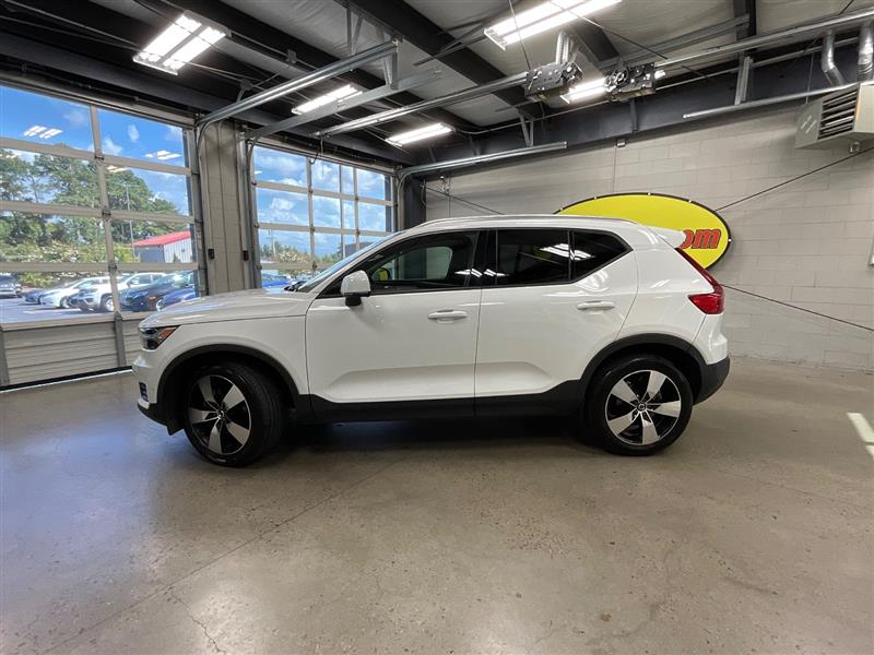 2019 VOLVO XC40 MOMENTUM