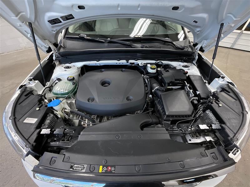 2019 VOLVO XC40 MOMENTUM