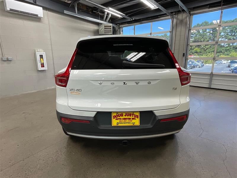 2019 VOLVO XC40 MOMENTUM