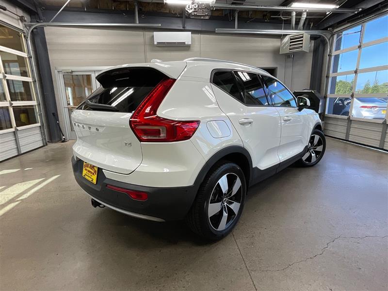 2019 VOLVO XC40 MOMENTUM