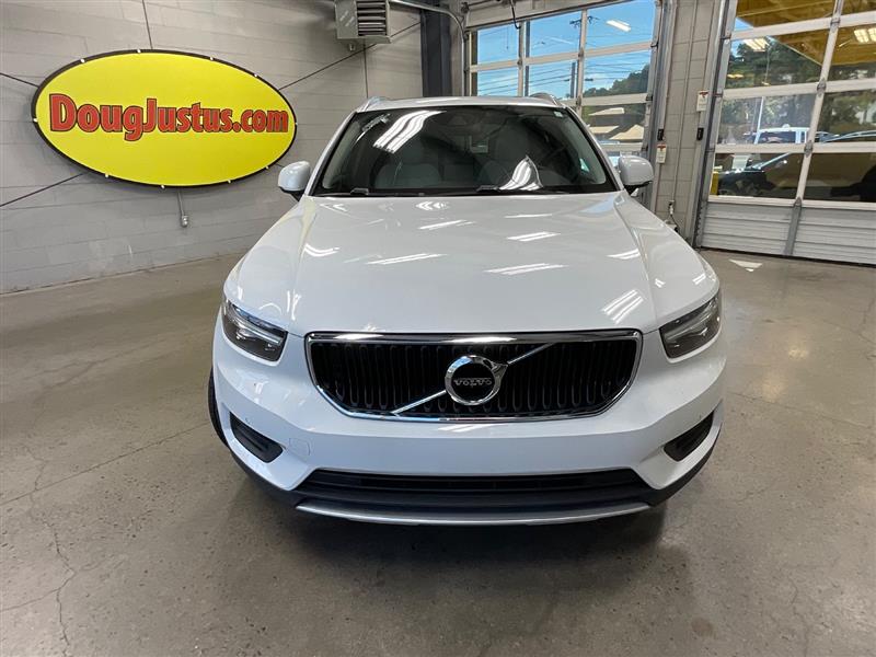 2019 VOLVO XC40 MOMENTUM