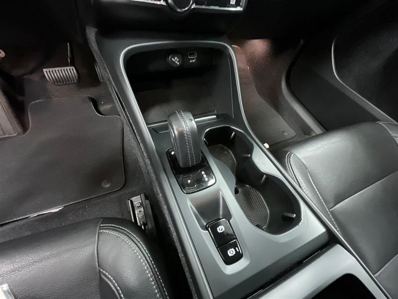 2021 VOLVO XC40 MOMENTUM