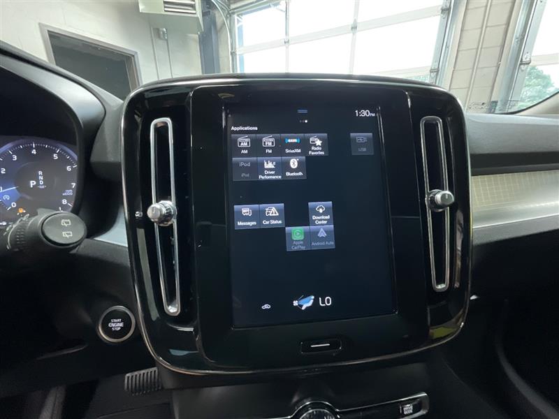 2021 VOLVO XC40 MOMENTUM