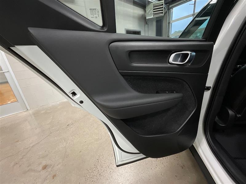 2021 VOLVO XC40 MOMENTUM
