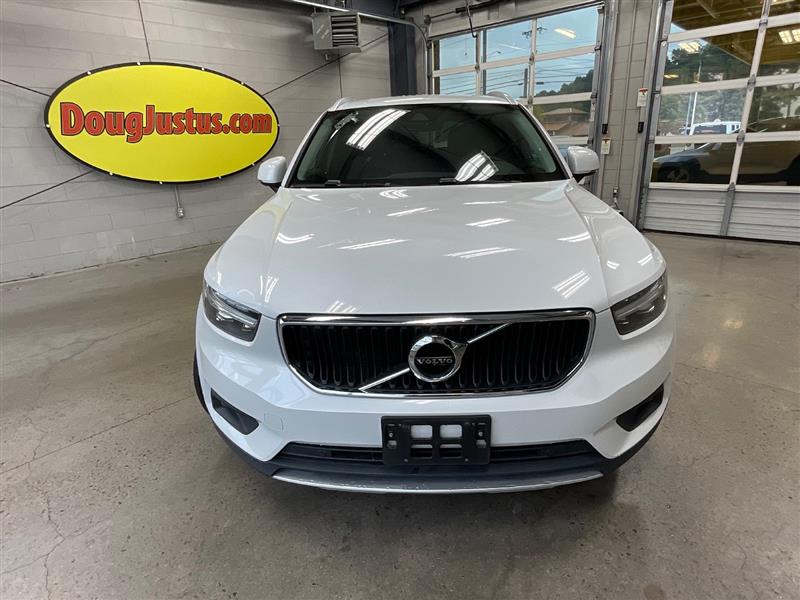 2021 VOLVO XC40 MOMENTUM