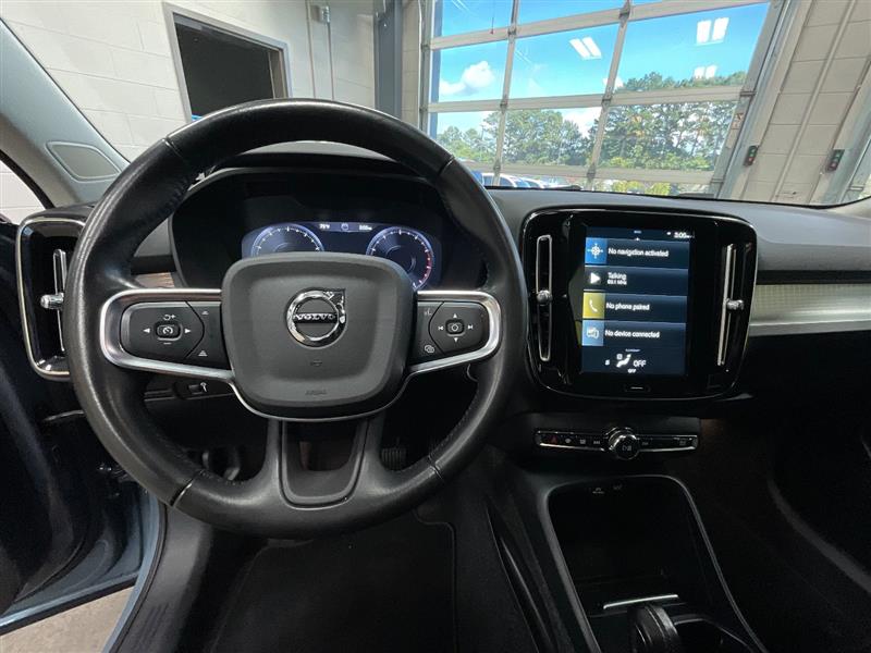 2021 VOLVO XC40 MOMENTUM