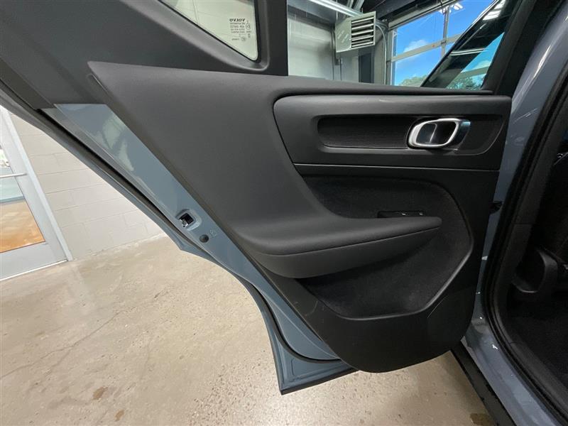 2021 VOLVO XC40 MOMENTUM