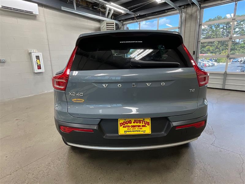 2021 VOLVO XC40 MOMENTUM