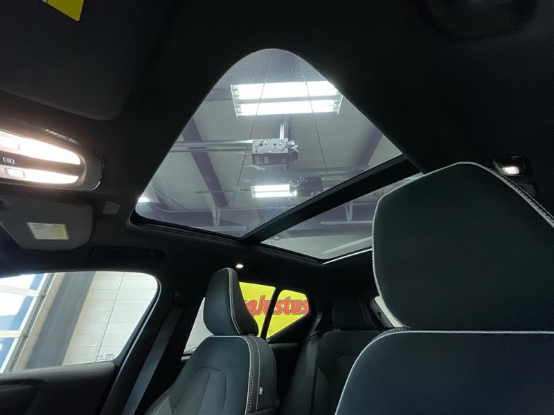 2022 VOLVO XC40 RECHARGE PURE ELECTRIC Twin Ultimate