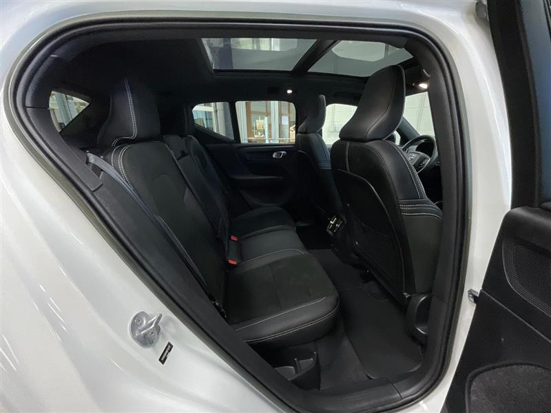 2022 VOLVO XC40 RECHARGE PURE ELECTRIC Twin Ultimate